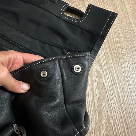 COACH Vintage Leather Shoulder Bag - Picture 5 of 5